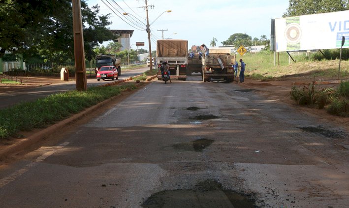 Após período chuvoso prefeitura de Jataí inicia recuperação da BR 158