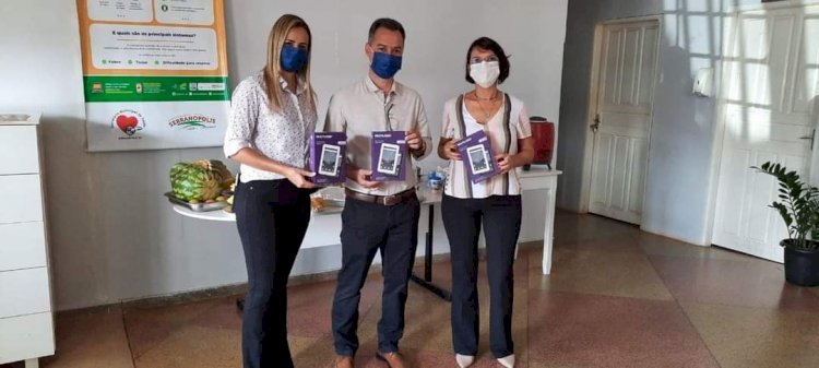 SERRANÓPOLIS: Agentes Comunitários de Saúde recebem tablets da administração municipal