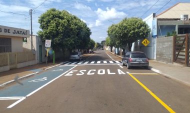 Rua Miranda de Carvalho recebe melhorias na sinalização