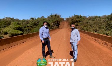 Prefeito e secretário visitam obras de recuperação da GO-178