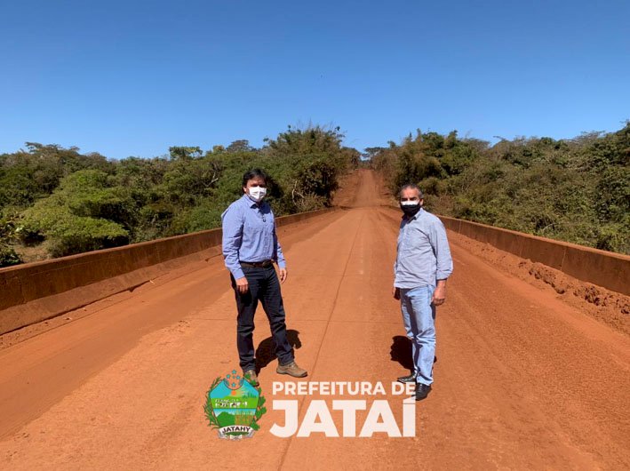 Prefeito e secretário visitam obras de recuperação da GO-178