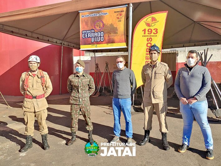 Jataí: Corpo de Bombeiros doa abafadores para secretaria de Meio Abiente