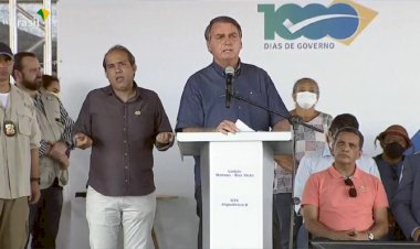 Preço do botijão vai cair pela metade “se Deus quiser”, declara Bolsonaro