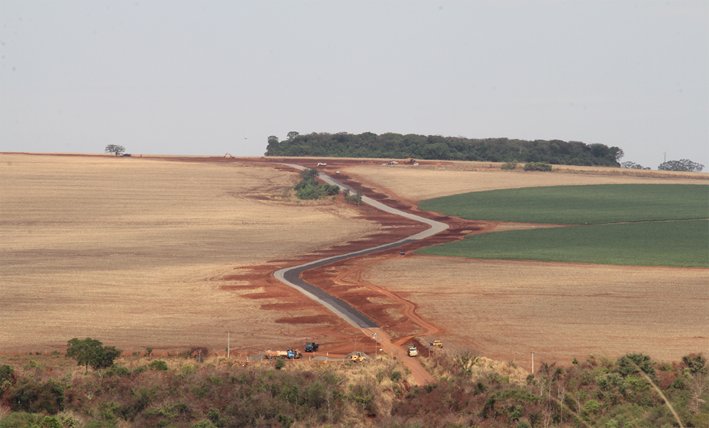 OBRAS: Prefeitura de Jataí segue com os trabalhos de recuperação das estradas rurais do município.