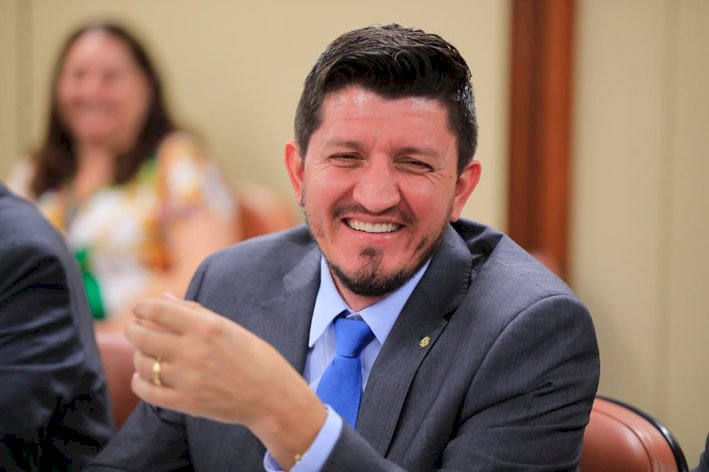 Congresso em Foco: Público avalia Glaustin da Fokus como o melhor deputado federal de Goiás em 2021