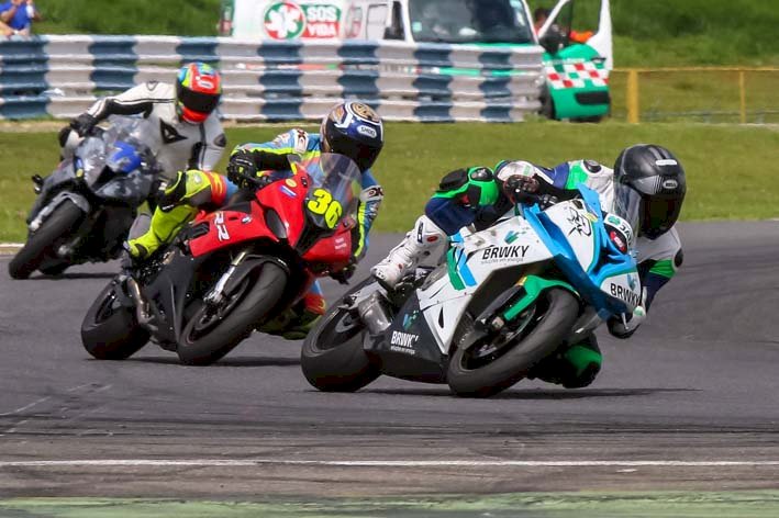 Jataiense é destaque em campeonato de motovelocidade em Goiânia
