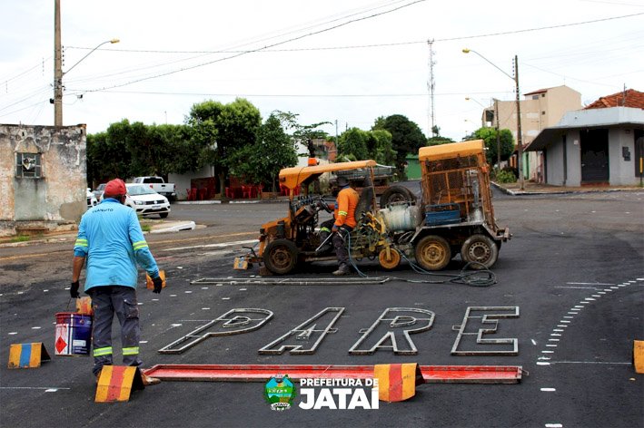 Rua Deputado Honorato de Carvalho recebe nova sinalização horizontal