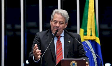 Senador Luiz do Carmo oficializa desfiliação do MDB