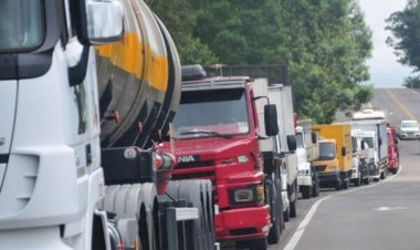 Caminhoneiros reagem à mega-alta do diesel: “O Brasil vai parar”