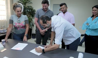 Glaustin assina ordem de serviço para reforma de quadras poliesportivas em Senador Canedo