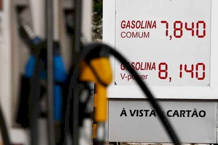 Economia: Preço da gasolina não cairá com troca na Petrobras, dizem analistas