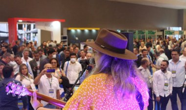 Lia Almeida canta na Marcha dos Prefeitos e anuncia lançamento de EP