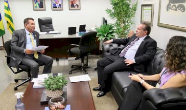 Congresso Nacional: Vanderlan recebe reivindicações do cooperativismo para o Senado