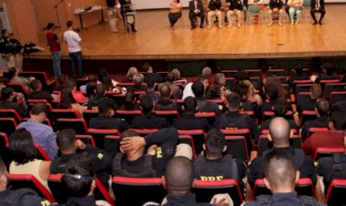 Guarda Civil Municipal de Jataí recebe doação de armamentos da PRF