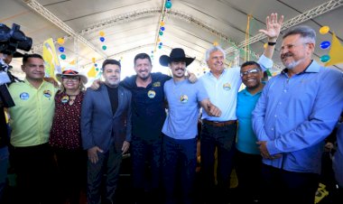 Glaustin mostra força eleitoral ao reunir dezenas de prefeitos