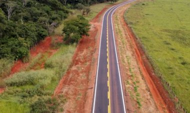 Caiado assina lei que proíbe cobrança de pedágio em rodovias goianas
