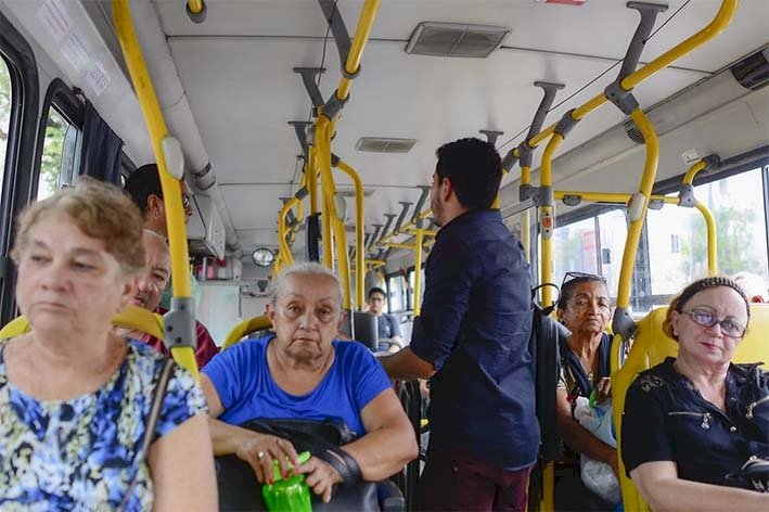 Governo repassa R$ 2,5 bilhões para custear transporte gratuito de idosos