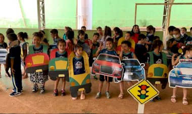 Educação no trânsito é tema de palestra na Escola Municipal Diogo Lemes