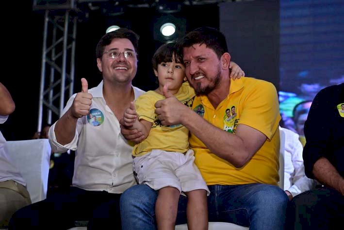 PSC atrai multidão em apoio a Glaustin da Fokus e Henrique César para evento que teve até chamada de vídeo de Bolsonaro