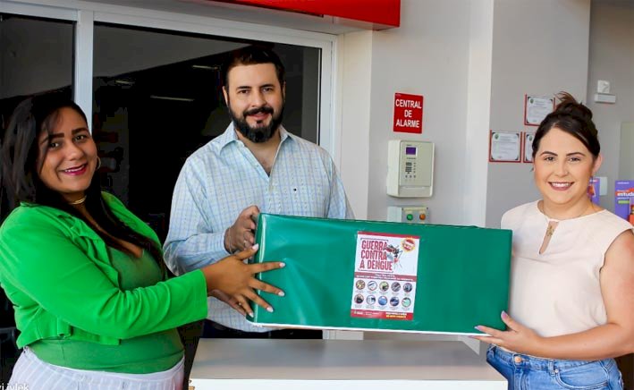 GUERRA CONTRA A DENGUE: Prefeitura distribui caixas para coletas de kits de limpeza