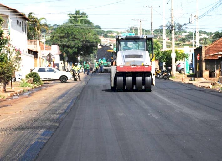 OBRAS: Rua Jerônimo Silva recebe recapeamento em CBUQ