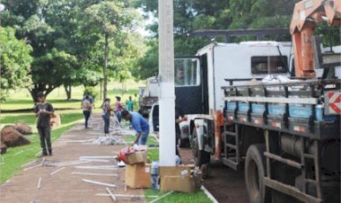 JATAÍ: PARQUE JK RECEBE ILUMINAÇÃO NATALINA