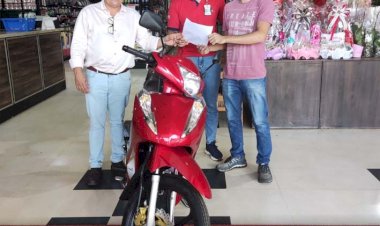PROCON realiza entrega de motos do Consumidor Premiado