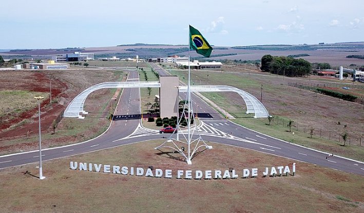 Estudante de escola pública pede ajuda financeira para custear mudança para estudar medicina na UFJ, em Jataí