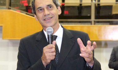 Bruno Peixoto lamenta morte do ex-vereador Carlos Soares