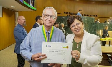 Bia de Lima homenageia pediatra Claudinei Beneti, em Sessão Solene, na Alego