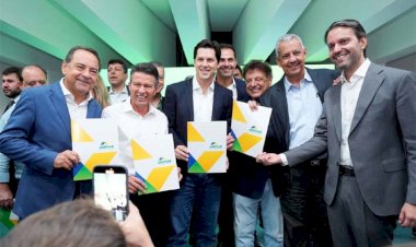 Daniel e Baldy assinam ordens de serviço para construir 3,2 mil casas a custo zero com investimento de R$ 575 milhões