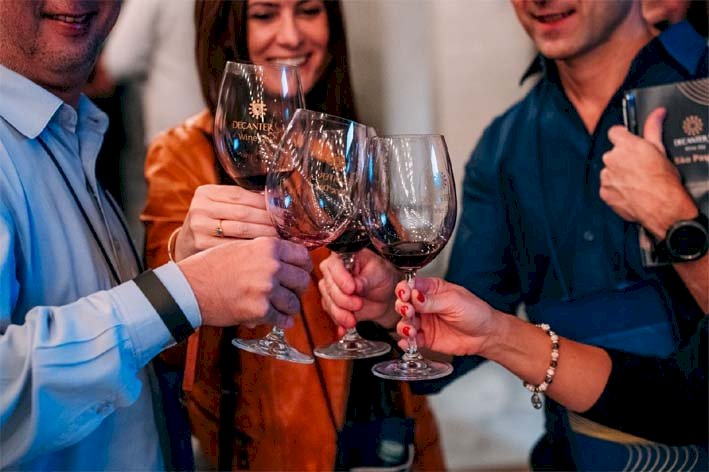 Clima ameno de outono impulsiona interesse por vinhos e experiências sensoriais