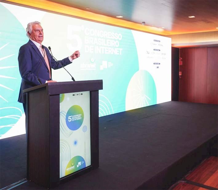 Caiado defende regulação equilibrada de IA e destaca protagonismo de Goiás