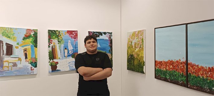 Artista neurodivergente Augusto Mangussi expõe obra no Congresso Jornada do Autismo, em Brasília