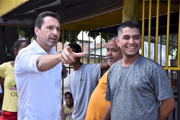 GESTÃO PARTICIPATIVA: Vilela visita obras na Avenida Santana e conversa com moradores