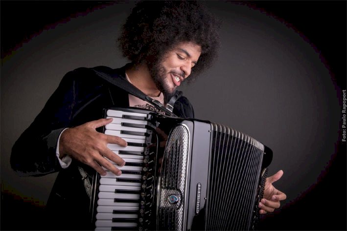 Luau da Liberdade recebe sanfoneiro Mestrinho em apresentação gratuita