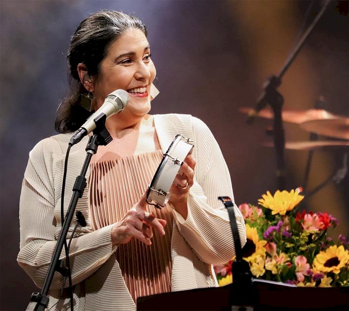 Mônica Salmaso apresenta novo espetáculo “Minha Casa” em Goiânia