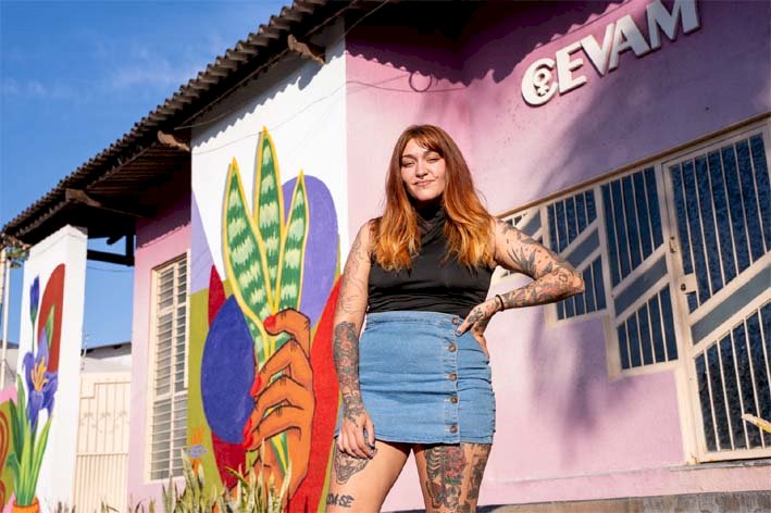 Projeto “Mulheres em Tons Vivos” leva arte urbana ao CEVAM com mural de mais de 100m²