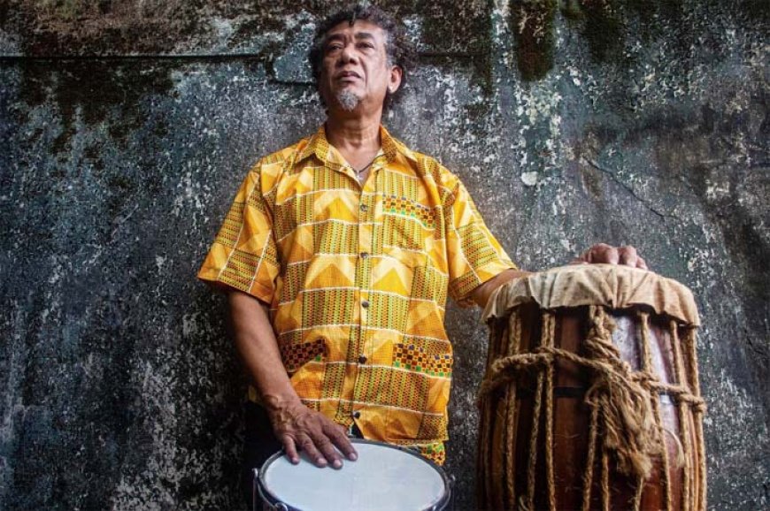 Mestre Jackson, um dos precursores do Samba Reggae no Olodum, ministra oficinas em Goiás