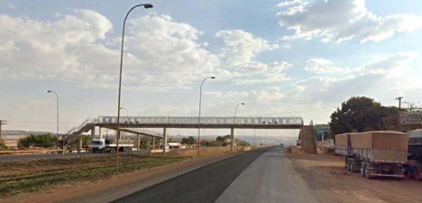 Moradores do Estrela Dalva cobram melhorias na iluminação da passarela em Jataí