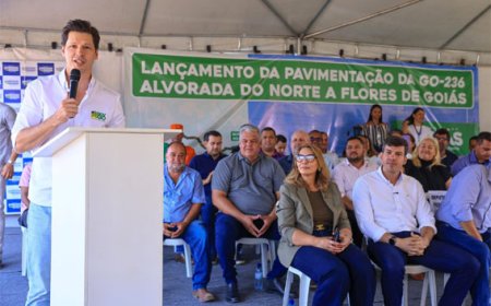 Daniel Vilela autoriza pavimentação da GO-236 e entrega casas no Nordeste goiano