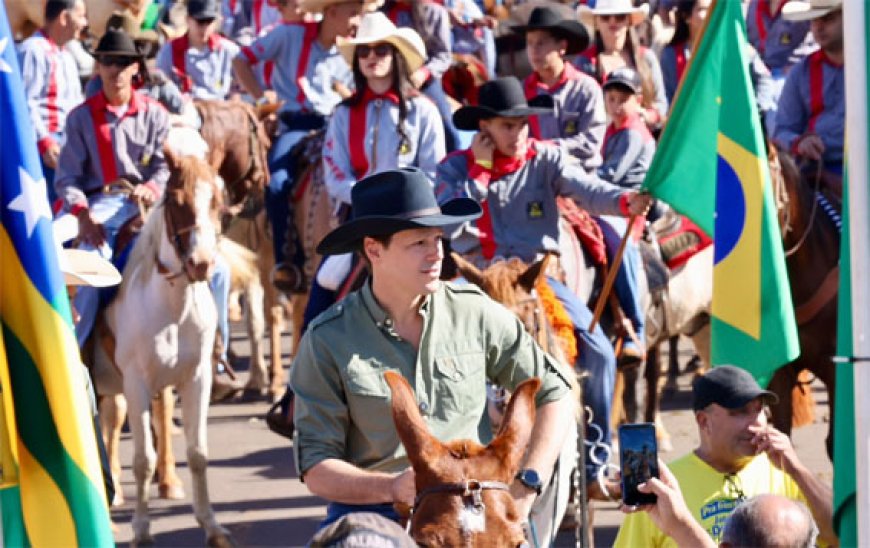 TRADIÇÃO SERTANEJA: Daniel Vilela participa do Desfile de Cavaleiros e reforça valorização da cultura sertaneja em Jataí