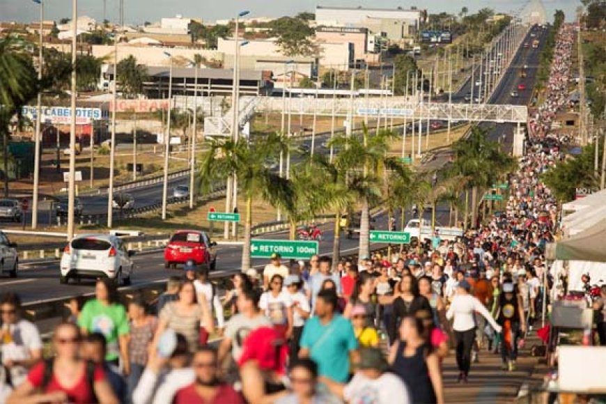 Saúde e prevenção: Hetrin orienta romeiros sobre cuidados durante a Caminhada da Fé em Trindade